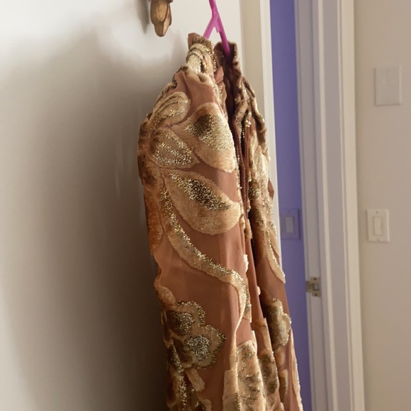 Beautiful gold blouse perfect for many occasions - Picture 4 of 6